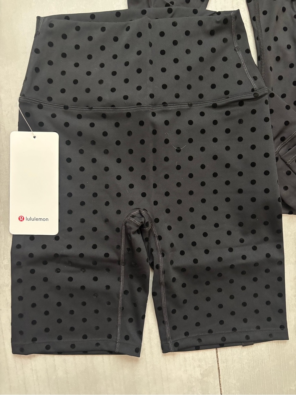 Brand New Lululemon Define Jacket & Shorts Set Black Polka Dot Size 4 - Picture 4 of 5